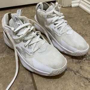 Adidas Dame 8 mens basketball shoe worn one junior high season